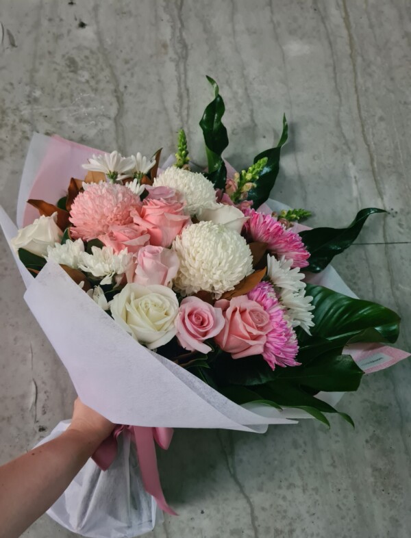 Pink & White Bouquet Deluxe